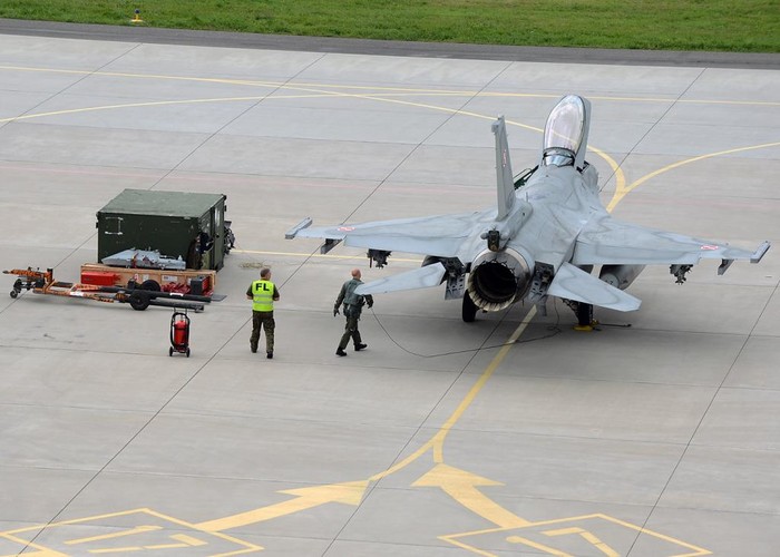 F-16 của Không quân Ba Lan trong cuộc tập trận chung với lực lượng máy bay Mỹ